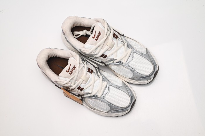 Nike V5 RNR Sail Fauna Brown Phantom Light Orewood Brown