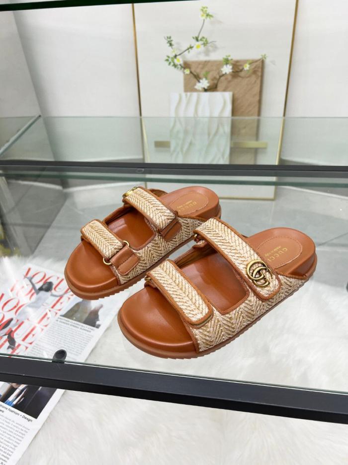 GUCCI Slide Slippers Brown