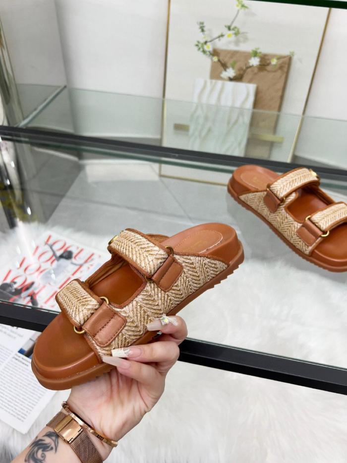 GUCCI Slide Slippers Brown