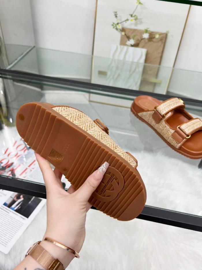 GUCCI Slide Slippers Brown