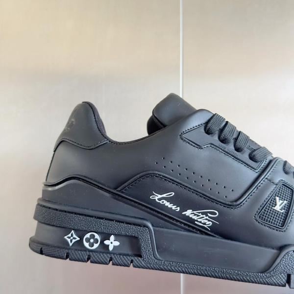 LOUIS VUITTON Lv Trainers 'Black'