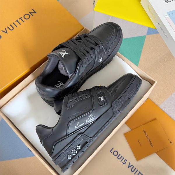 LOUIS VUITTON Lv Trainers 'Black'