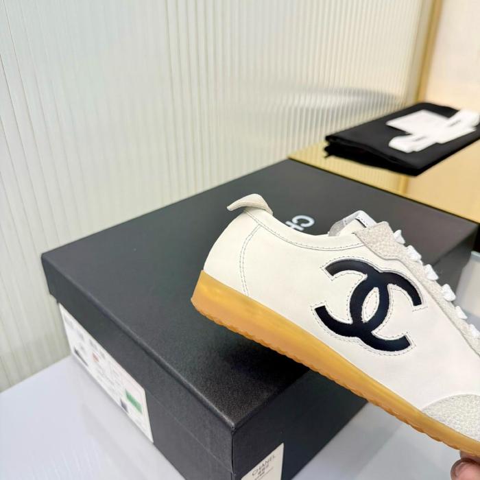 CHANEL Low top Casual Shoes 1cm Men's White