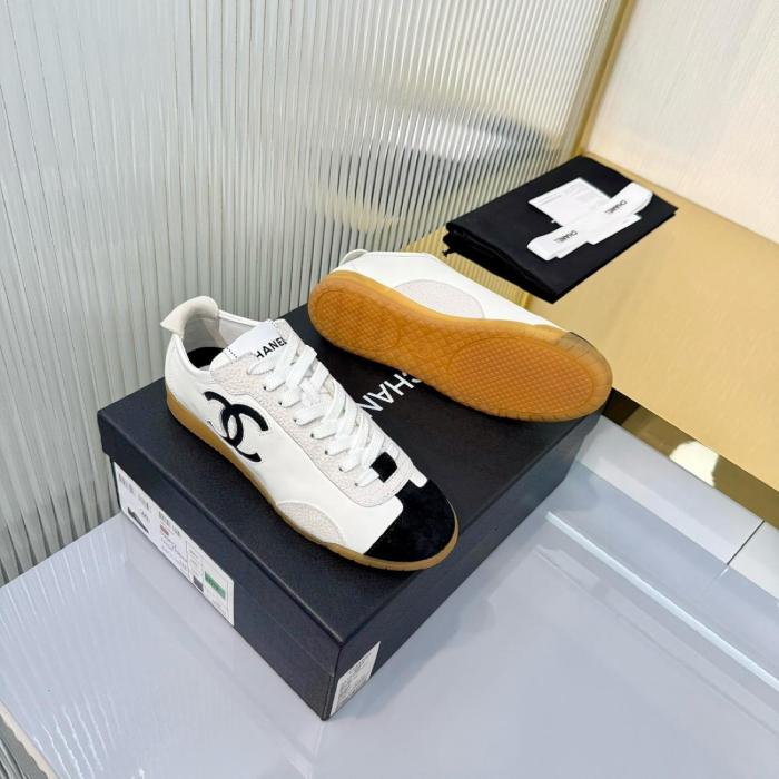 CHANEL Low top Casual Shoes 1cm Men's White