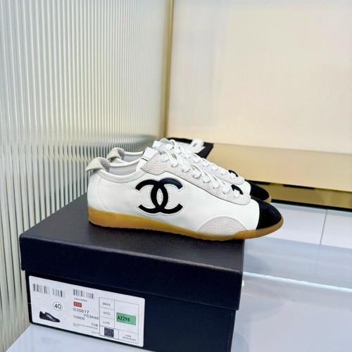 CHANEL Low top Casual Shoes 1cm Men's White