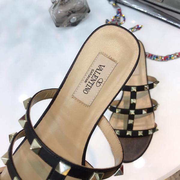 Valentino Garavani Rockstud Flat Leather Sandals