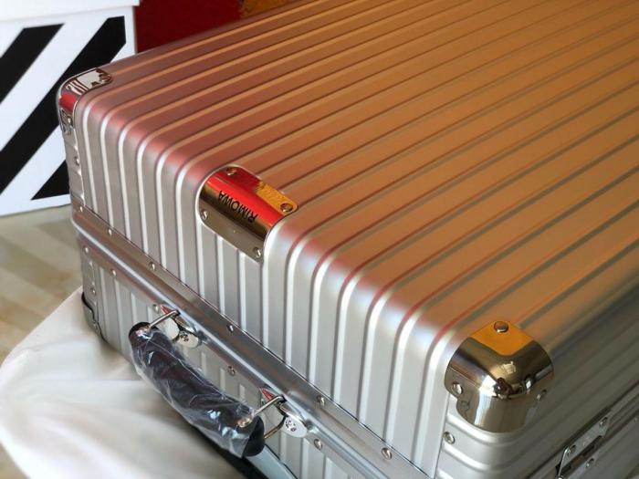 RIMOWA Classic Aluminum Magnesium Alloy Shipping Box, Luggage, Checked Baggage 26 Inch Unisex Silver L47.5*W26*H71cm