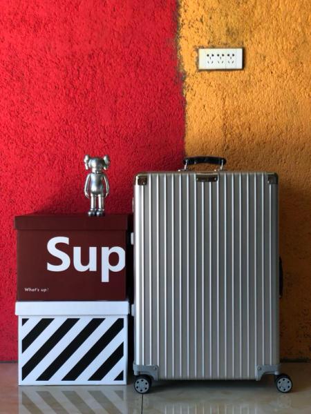 RIMOWA Classic Aluminum Magnesium Alloy Shipping Box, Luggage, Checked Baggage 26 Inch Unisex Silver L47.5*W26*H71cm