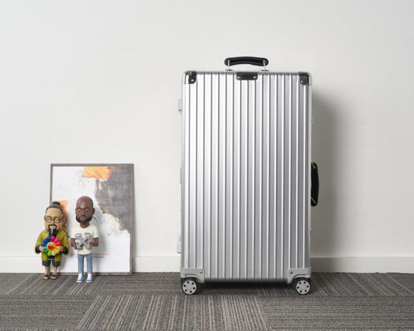 RIMOWA Classic Aluminum Suitcase Luggage For Shipping 30 Inch Unisex Silver L53cm W28cm H79cm
