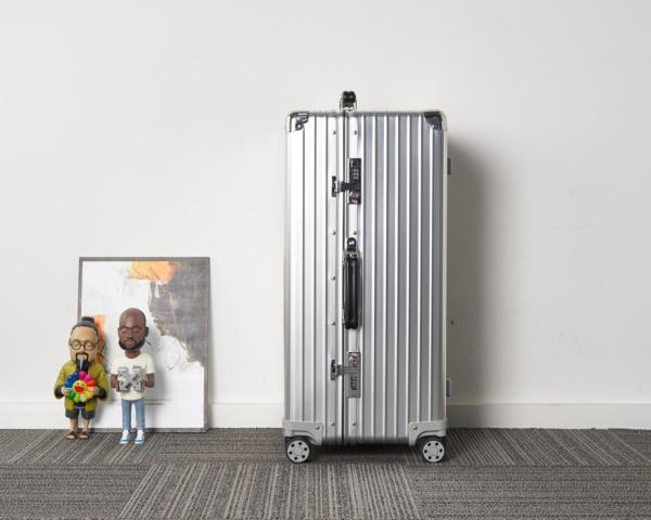RIMOWA Classic Aluminum Suitcase Luggage For Shipping 30 Inch Unisex Silver L53cm W28cm H79cm
