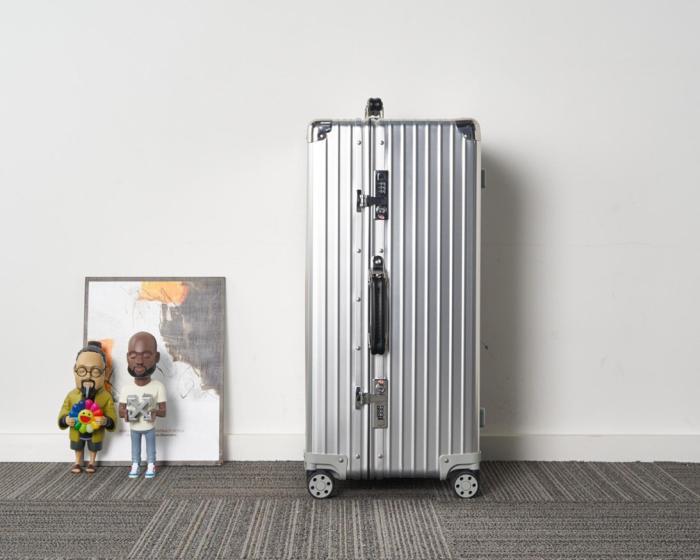 RIMOWA Classic Aluminum Suitcase Luggage For Shipping 30 Inch Unisex Silver L53cm W28cm H79cm