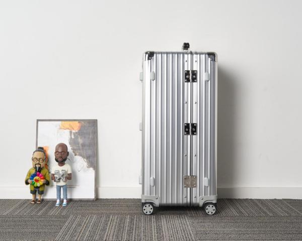 RIMOWA Classic Aluminum Suitcase Luggage For Shipping 30 Inch Unisex Silver L53cm W28cm H79cm