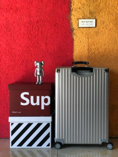 RIMOWA Classic Aluminum Magnesium Alloy Shipping Box, Luggage, Checked Baggage 26 Inch Unisex Silver L47.5*W26*H71cm