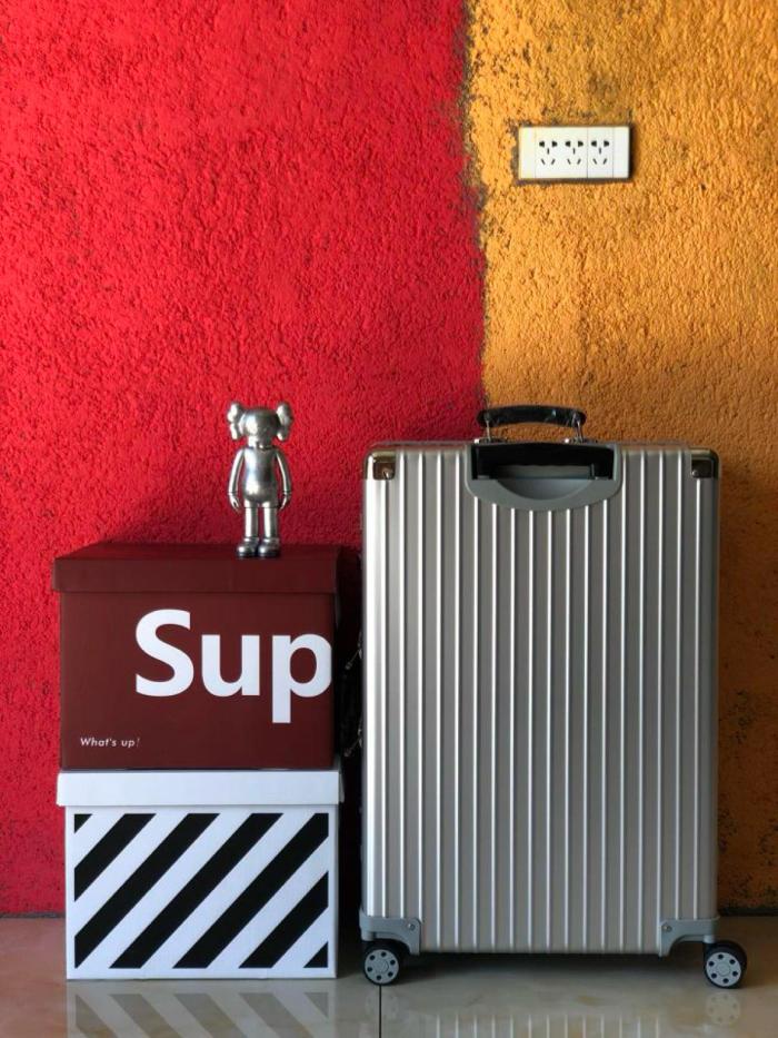 RIMOWA Classic Aluminum Magnesium Alloy Shipping Box, Luggage, Checked Baggage 26 Inch Unisex Silver L47.5*W26*H71cm