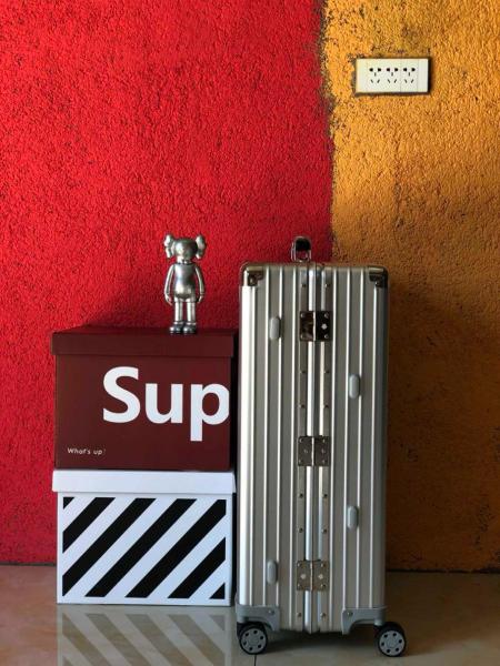 RIMOWA Classic Aluminum Magnesium Alloy Shipping Box, Luggage, Checked Baggage 26 Inch Unisex Silver L47.5*W26*H71cm
