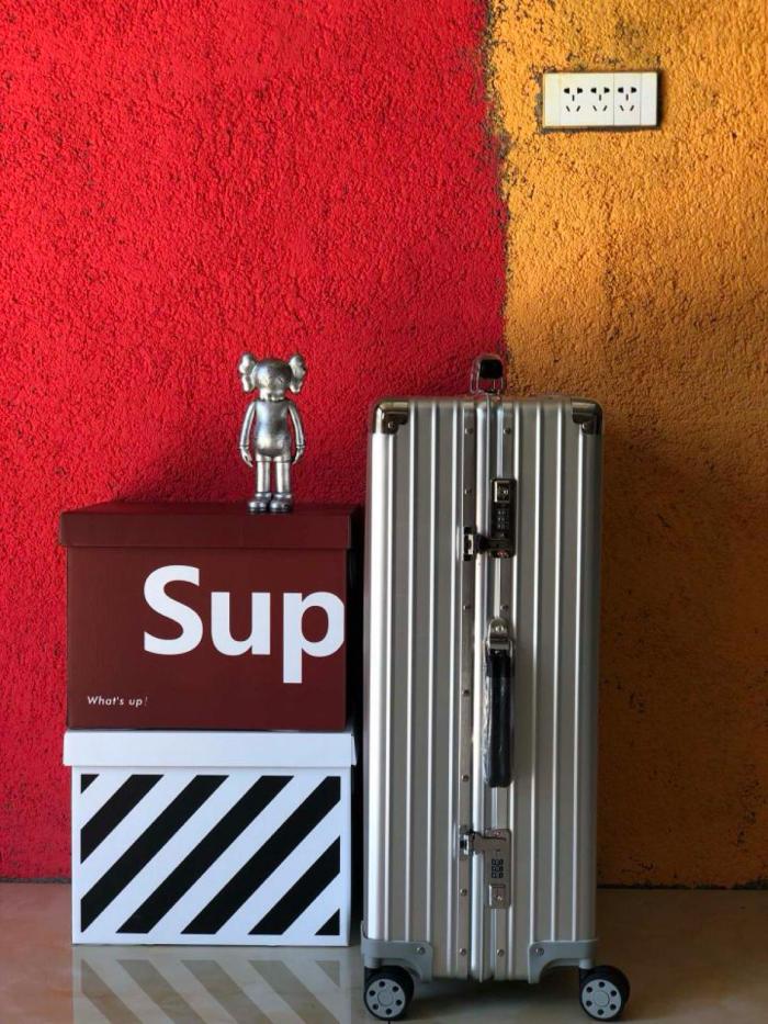 RIMOWA Classic Aluminum Magnesium Alloy Shipping Box, Luggage, Checked Baggage 26 Inch Unisex Silver L47.5*W26*H71cm