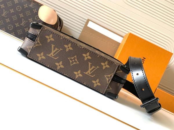 LOUIS VUITTON M45935 size 21.5*7*15cm