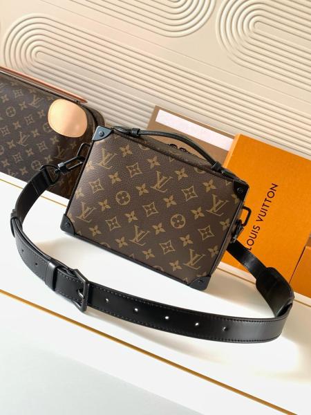 LOUIS VUITTON M45935 size 21.5*7*15cm