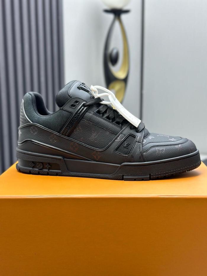 Louis Vuitton Black Monochrome Louis Vuitton LV Trainer Black/Black