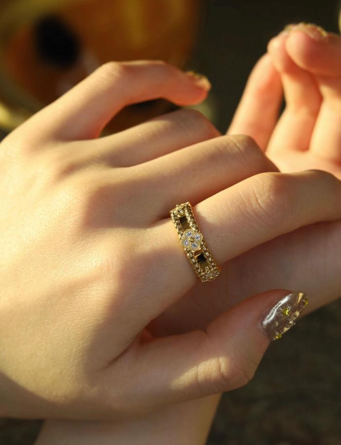Van Cleef & Arpels Perlee Series 18K Gold Diamond Rings Unisex Gold