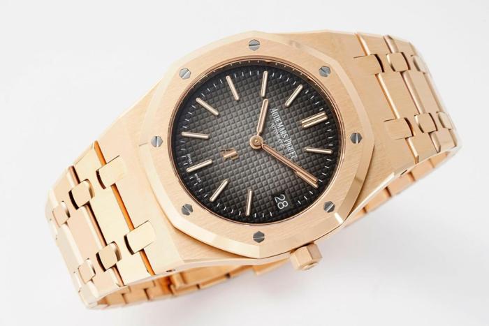 AUDEMARS PIGUET 2016 Pre-owned Royal Oak Jumbo 39mm