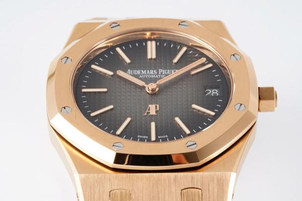 AUDEMARS PIGUET 2016 Pre-owned Royal Oak Jumbo 39mm
