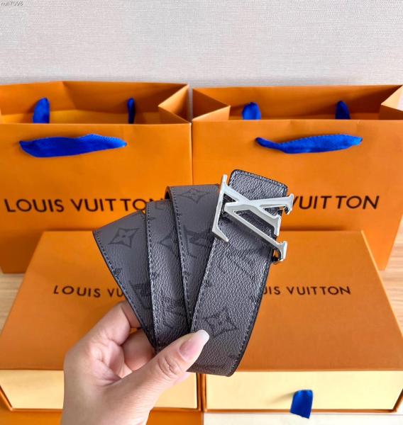 LOUIS VUITTON Initiales belt Width 4.0cm