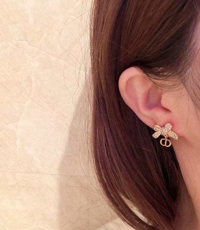 DIOR Resin Crystal Earrings Unisex Gold/White