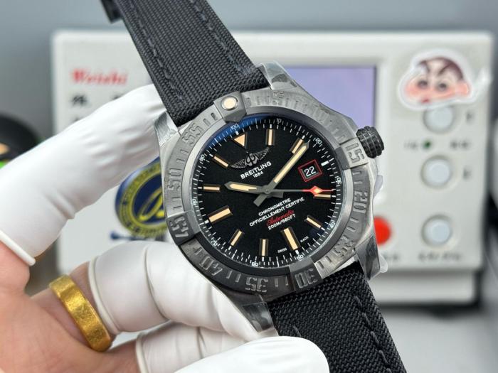 Breitling Avenger Blackbird V1731110 BD74 109WM