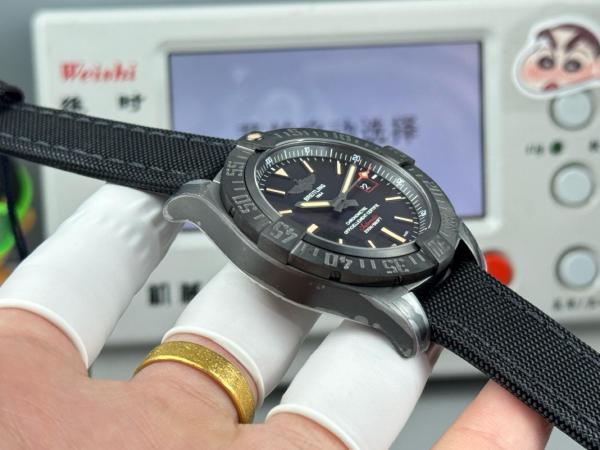 Breitling Avenger Blackbird V1731110 BD74 109WM