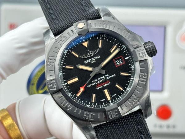 Breitling Avenger Blackbird V1731110 BD74 109WM