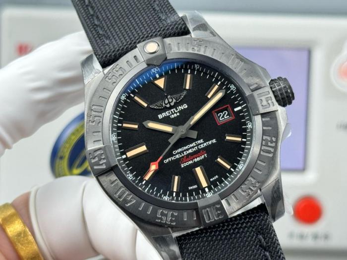 Breitling Avenger Blackbird V1731110 BD74 109WM
