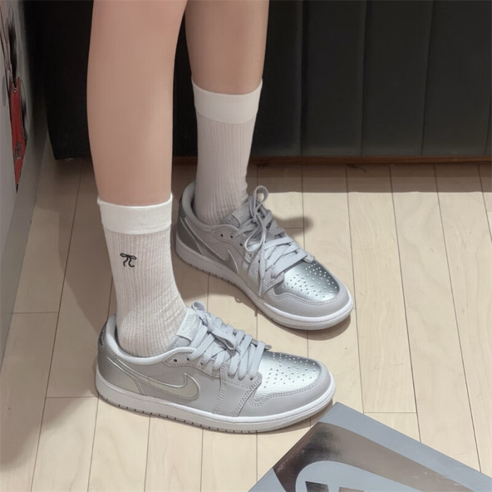 Jordan 1 Low OG Metallic Silver (GS)