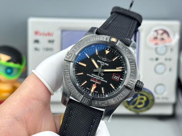 Breitling Avenger Blackbird V1731110 BD74 109WM