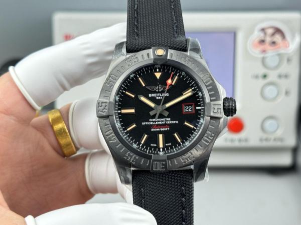 Breitling Avenger Blackbird V1731110 BD74 109WM