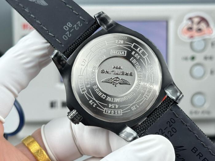 Breitling Avenger Blackbird V1731110 BD74 109WM
