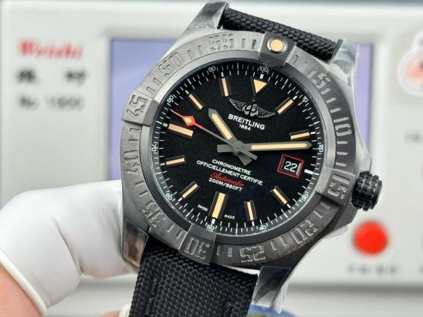 Breitling Avenger Blackbird V1731110 BD74 109WM