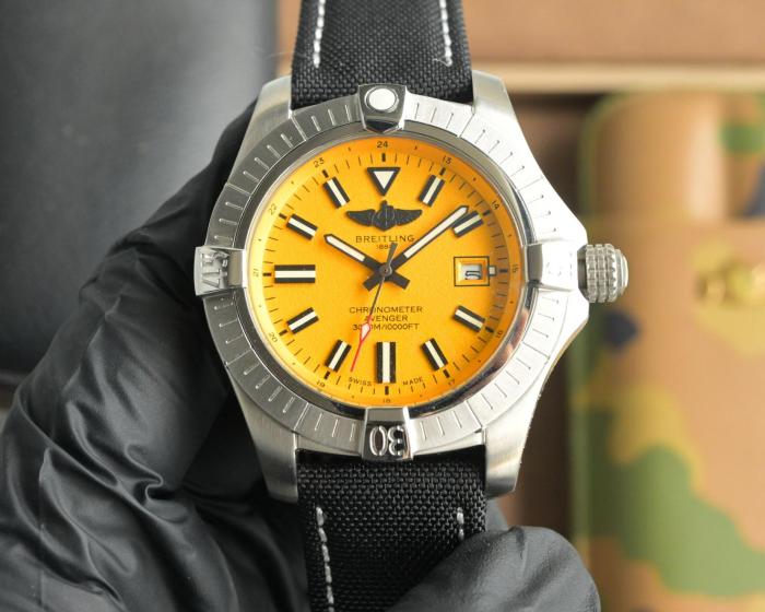 BREITLING Avenger Collection Yellow Wolf Automatic Mechanical Movement Men's Watches Watch 45mm
