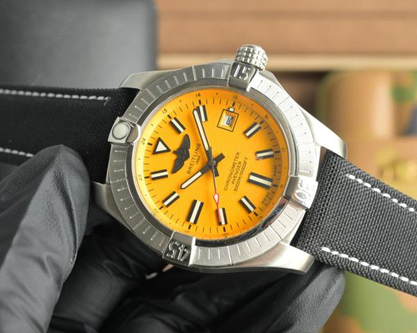 BREITLING Avenger Collection Yellow Wolf Automatic Mechanical Movement Men's Watches Watch 45mm