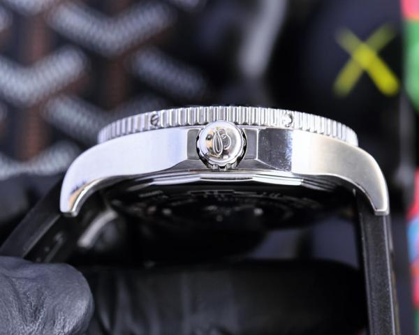 BREITLING Super Ocean Collection Automatic Mechanical Movement Fashion Men's Watch Black Dial
