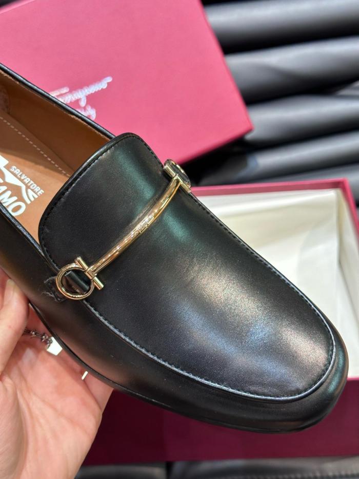 FERRAGAMO Gancini Casual Leather Shoes Men's Black