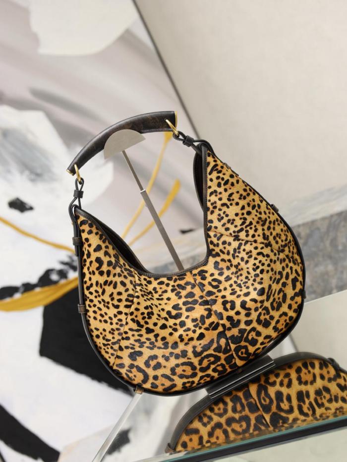 SAINT LAURENT Calfskin Shoulder Bag Medium Women's Leopard Print 862029-AAGE2-2077 Top Length 24cm Bottom Length 40cm Width: 3cm Height 24-33cm