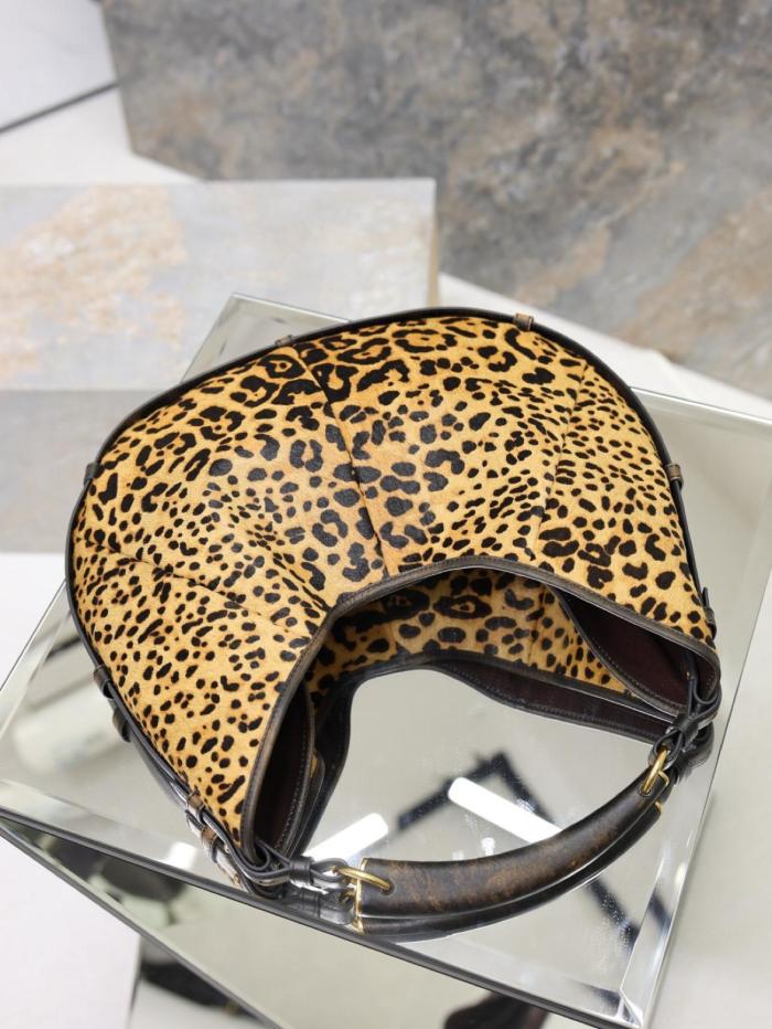 SAINT LAURENT Calfskin Shoulder Bag Medium Women's Leopard Print 862029-AAGE2-2077 Top Length 24cm Bottom Length 40cm Width: 3cm Height 24-33cm