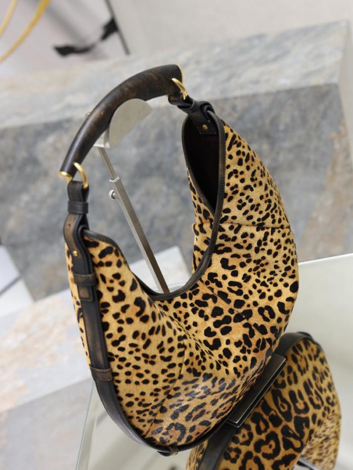 SAINT LAURENT Calfskin Shoulder Bag Medium Women's Leopard Print 862029-AAGE2-2077 Top Length 24cm Bottom Length 40cm Width: 3cm Height 24-33cm