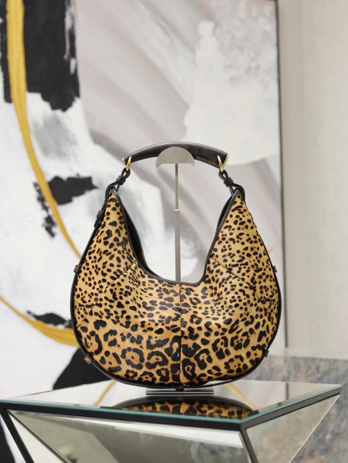 SAINT LAURENT Calfskin Shoulder Bag Medium Women's Leopard Print 862029-AAGE2-2077 Top Length 24cm Bottom Length 40cm Width: 3cm Height 24-33cm