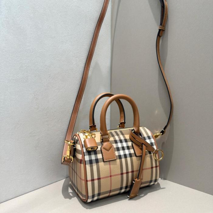 Burberry Cotton One Shoulder Handbag Women's Multicolor 8118565 L18.5cm W11cm H12cm