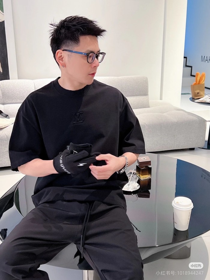 LOUIS VUITTON Men's Black Embossed Cotton Short-Sleeved T-Shirt (Regular Fit)