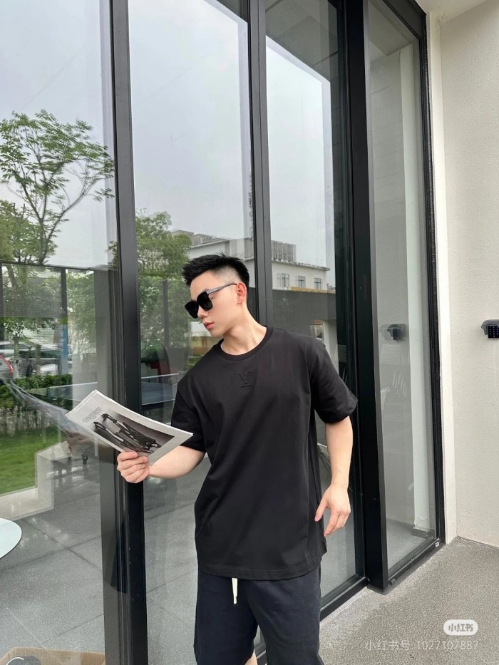 LOUIS VUITTON Men's Black Embossed Cotton Short-Sleeved T-Shirt (Regular Fit)