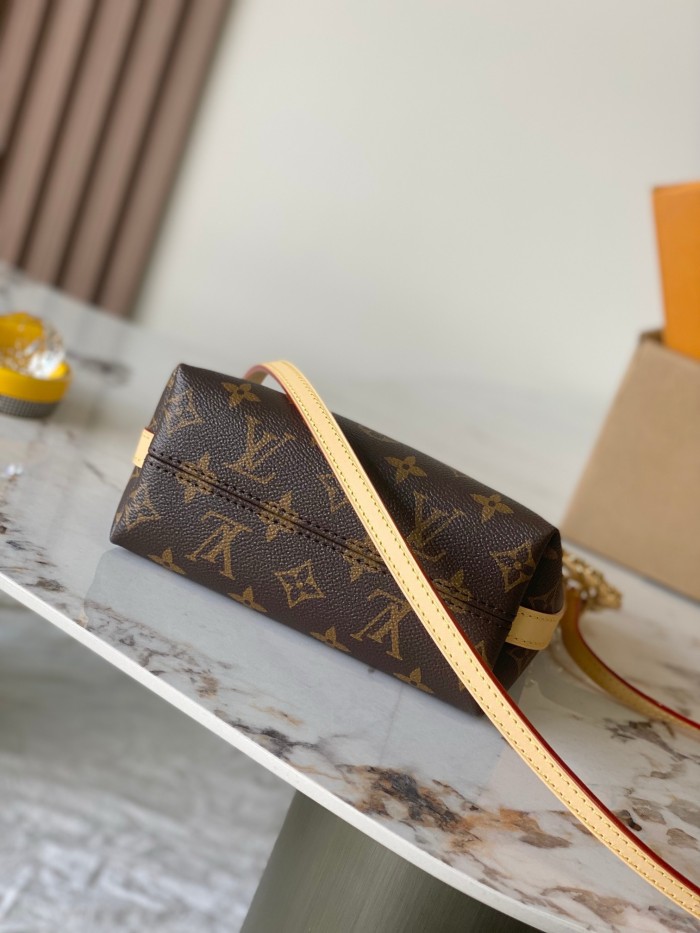 LOUIS VUITTON Handbags M29099 size 17.5*9.5*18cm