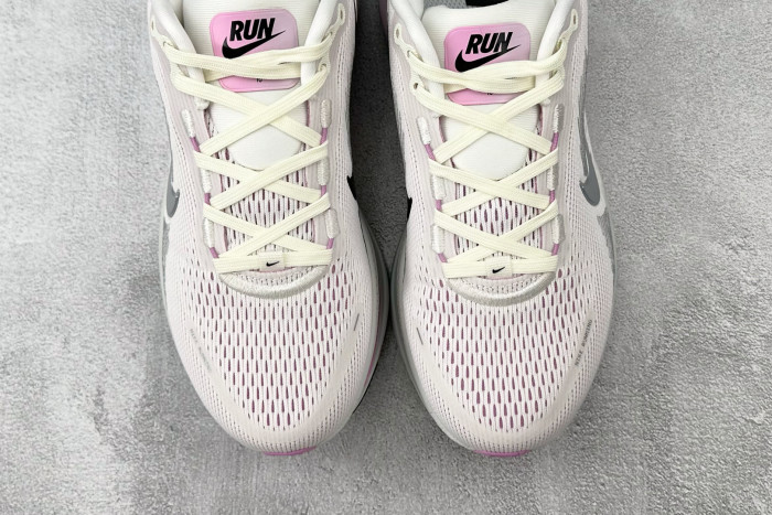 Nike Vomero 18 Sail Doll Beyond Pink Metallic Silver (Women's)